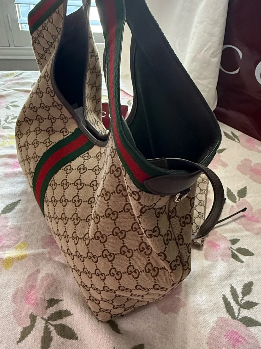 Authentic Gucci Giglio large GG canvas tote bag with with detachable pouch. - Picture 5 of 17